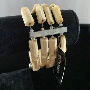 Vintage elasticated bracelet. B2